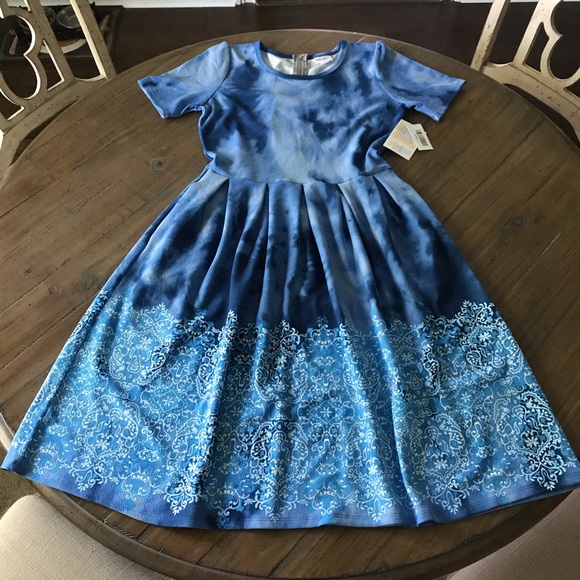 LuLaRoe Dresses & Skirts - NWT LuLaRoe size L Amelia dress- blue & white